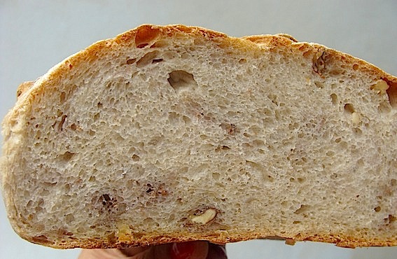 Vermont Sourdough bread cu nuci crude